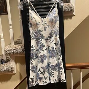 white V-neck dress metallic blue and silver flowers, size 3/4